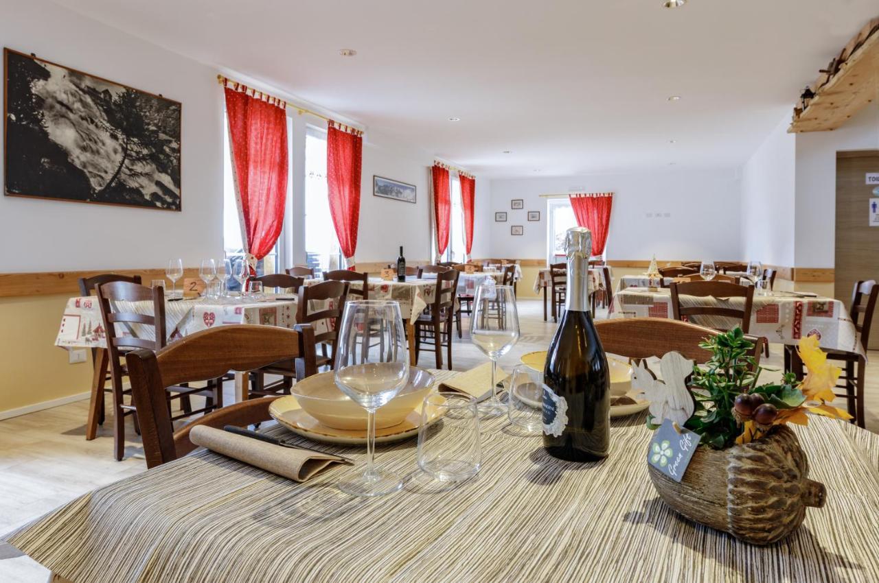 Albergo Ristorante Le Alpi La Frua Exterior photo